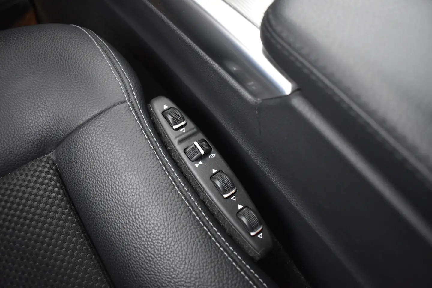 Car Image - 2Gtb983TinndqzvToXhrqK
