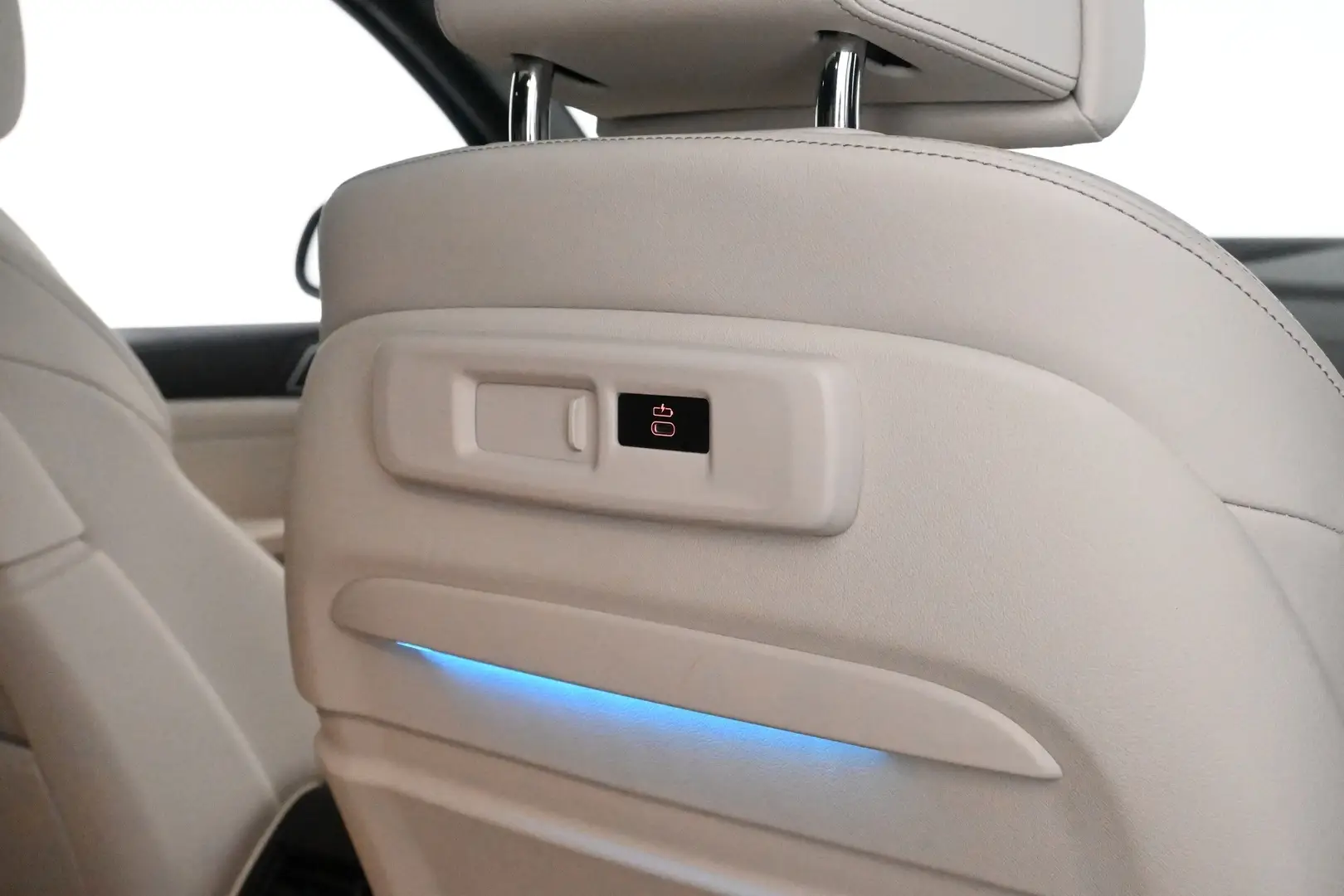 Car Image - 3z18sxEGfI2De7BUXTvgdJ
