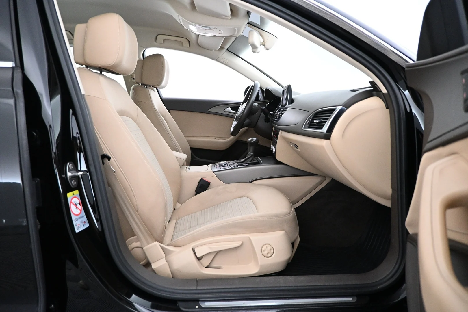 Car Image - 5Xpk6KcLlAqFs4XUJ6RbkH