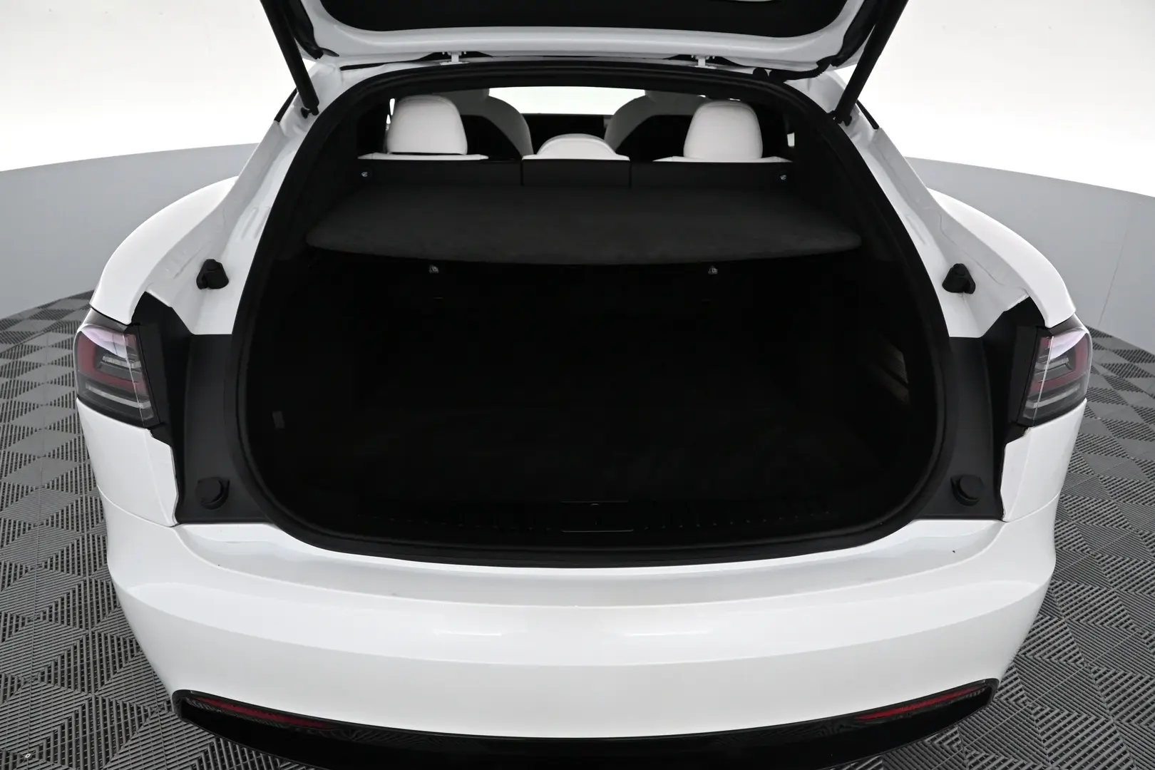 Car Image - 48ihubgTNAe2Ph50H3hqaN