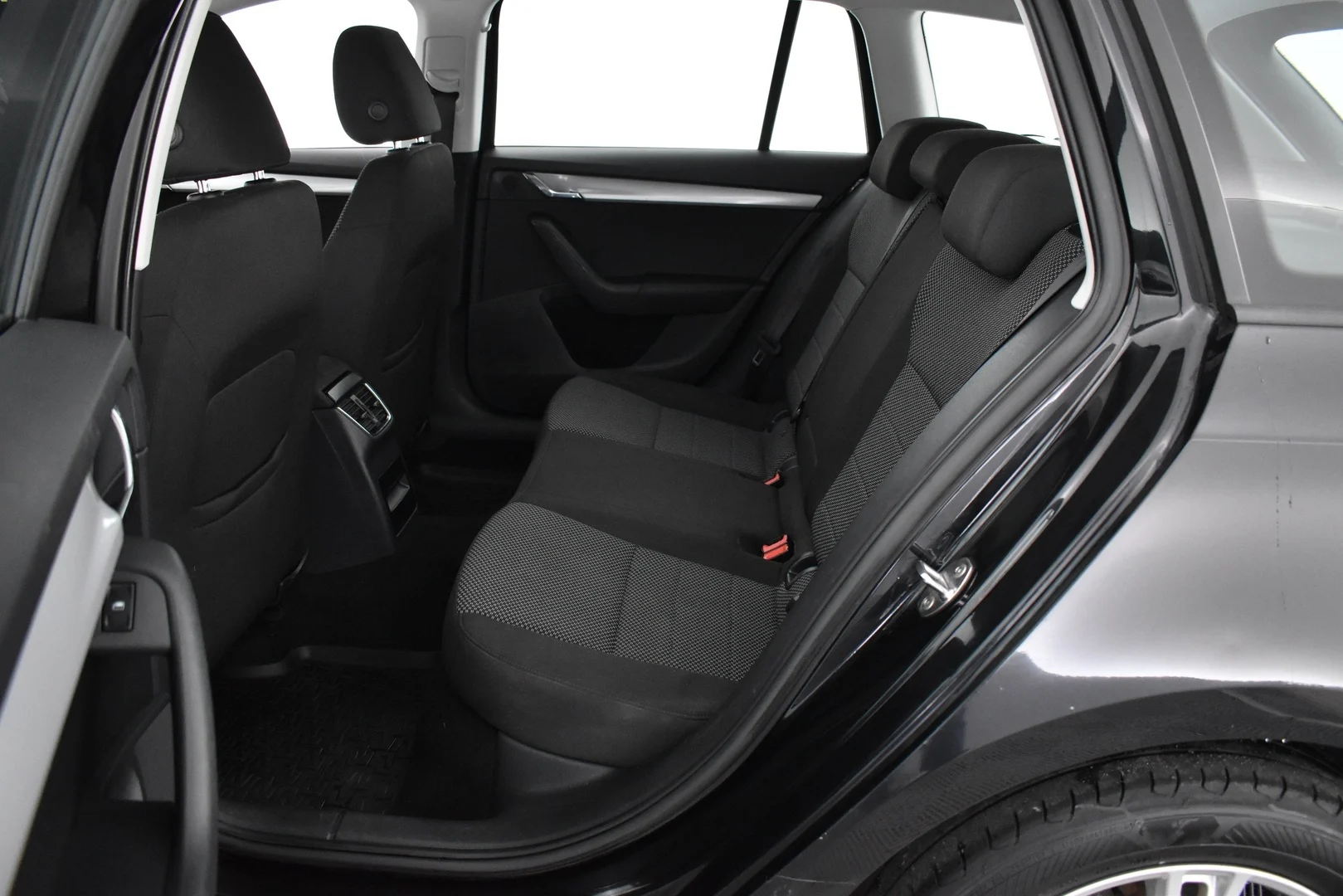 Car Image - 7rzTIEce4dpFOj48rZe6GO