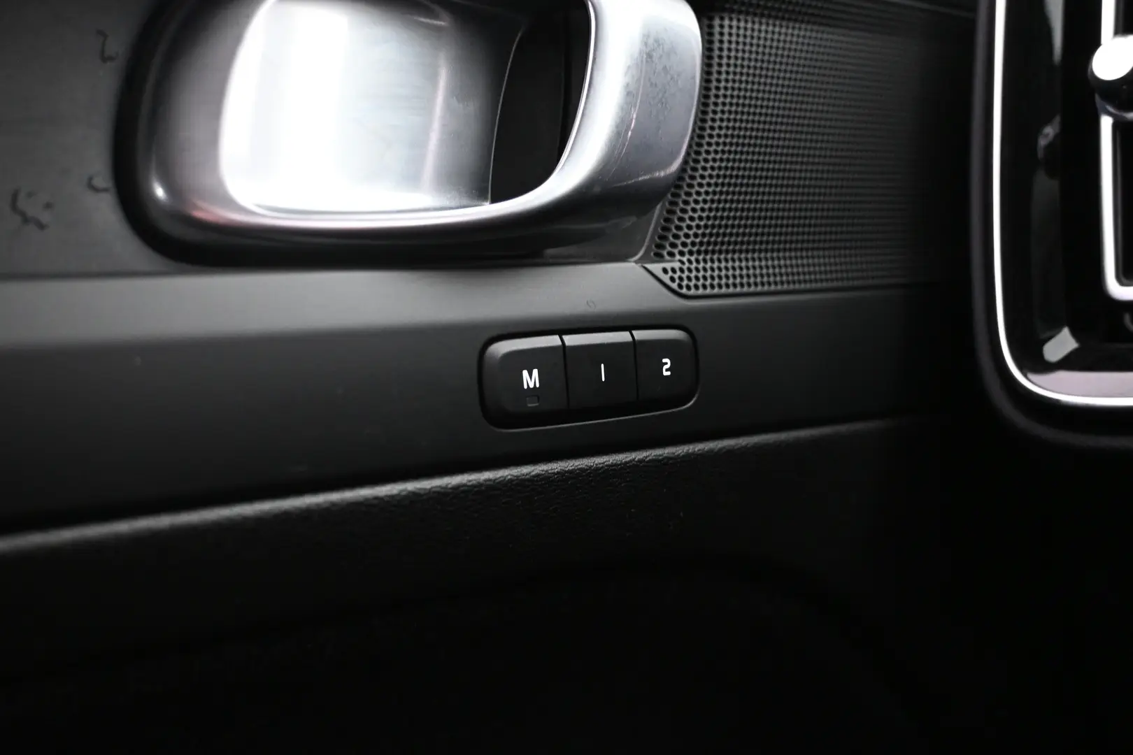 Car Image - 3xjmwuWlWxaQVba8fg7i07