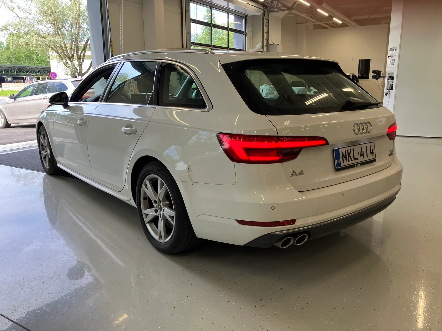 Car Image - 2bxThIONpolU3GvYuYfqV5