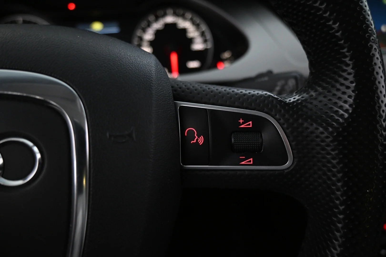 Car Image - zkEB4FGRwrl4XafVvgYa5