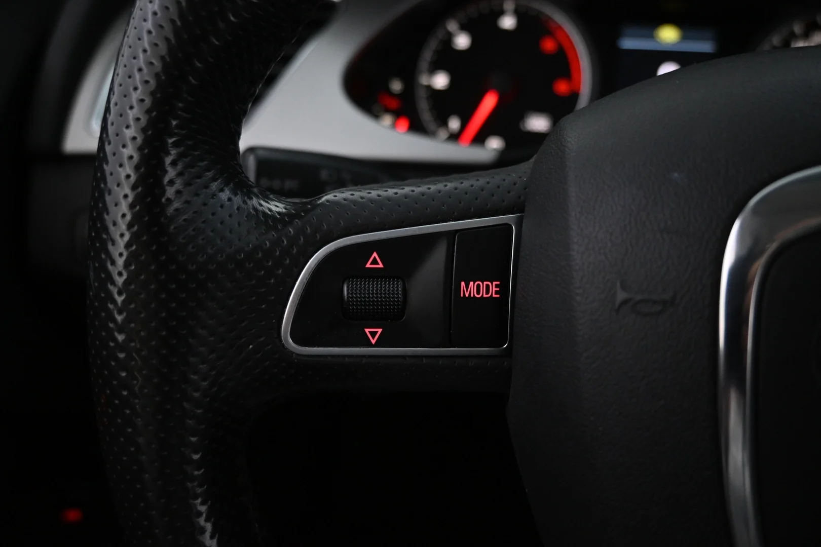 Car Image - zkEB4FGRwrl4XafVvgYa5