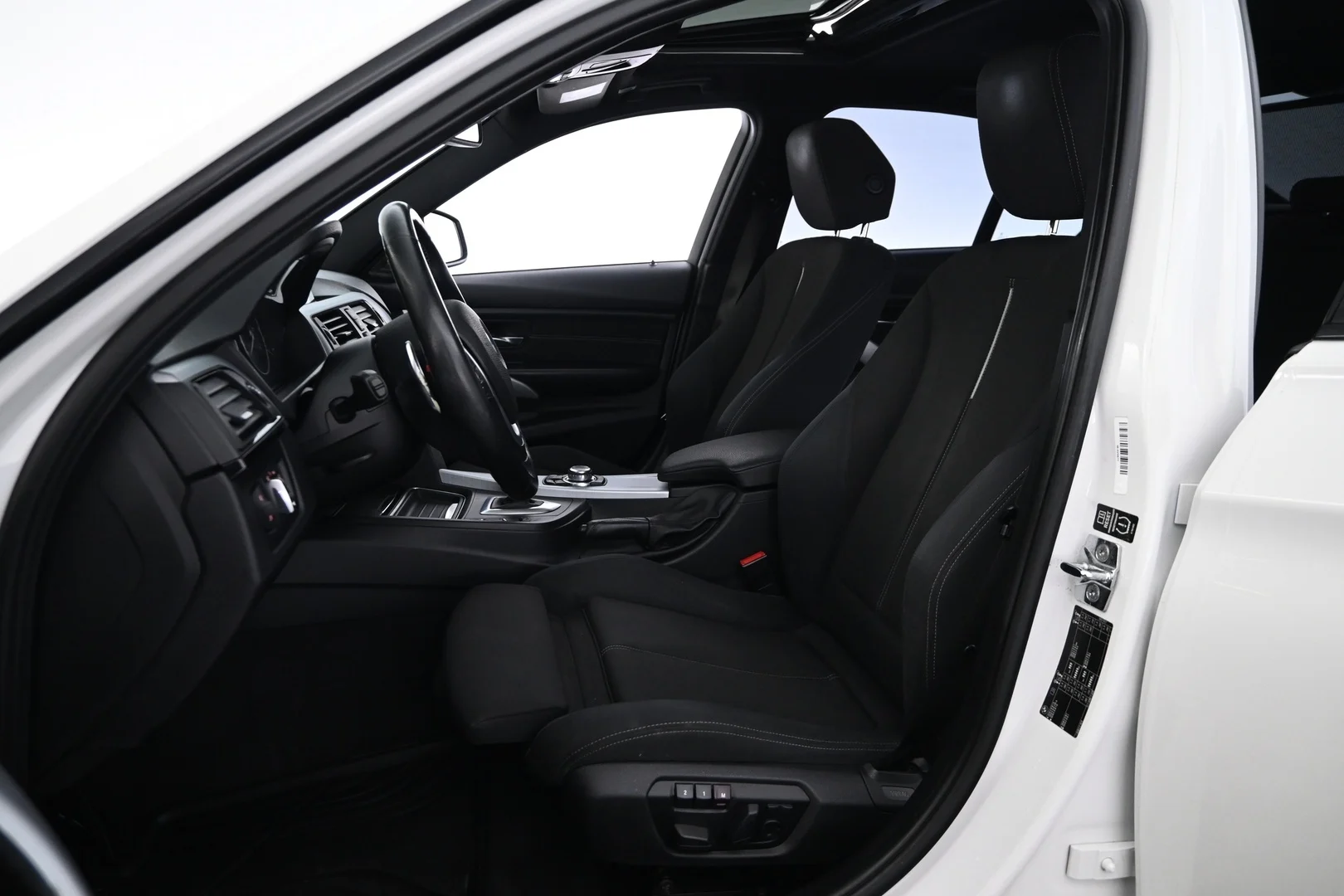 Car Image - 5bHkRXarqqA5UTEtT1ELV8