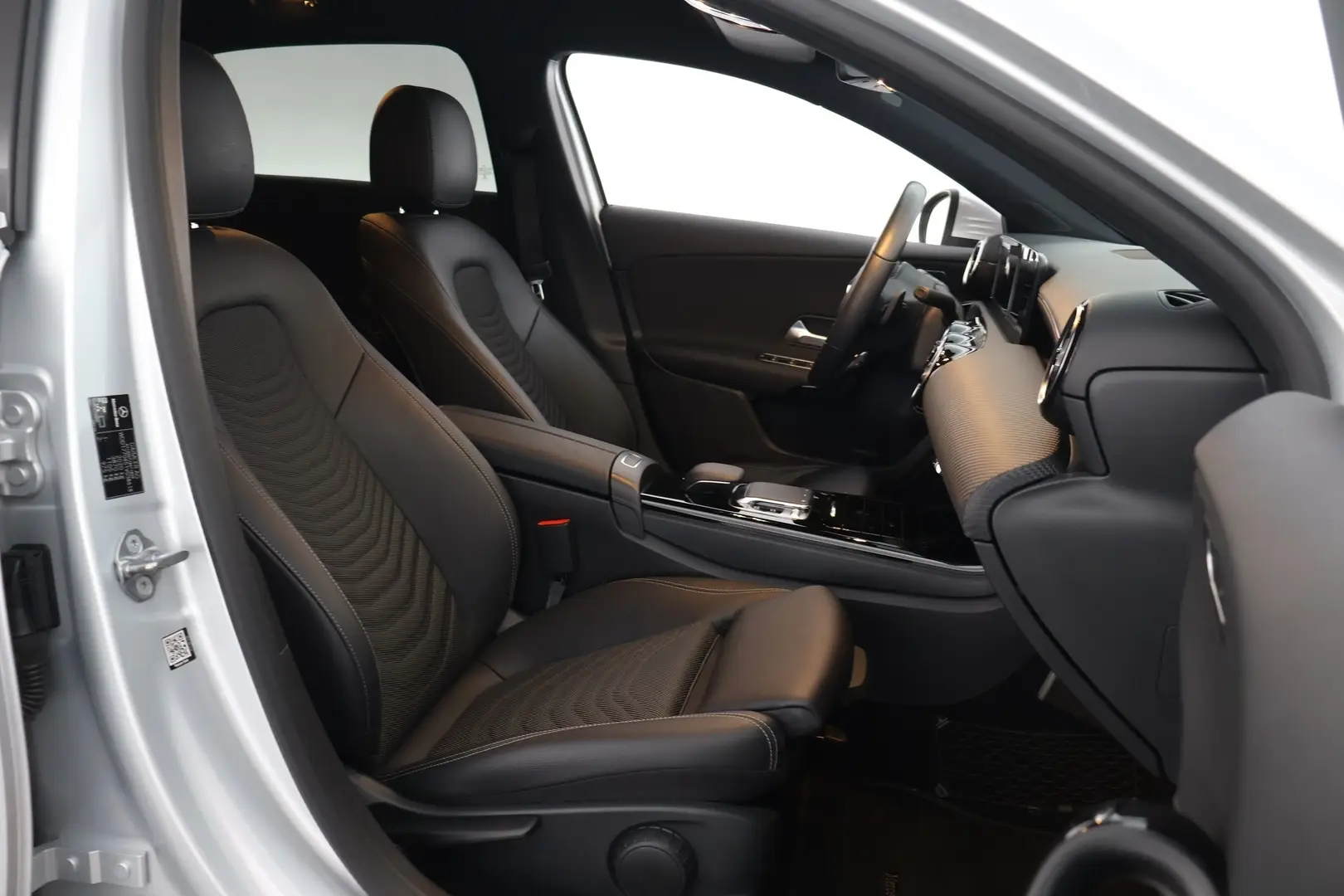 Car Image - pnSsbWm5YQi2TzRG9hQT7
