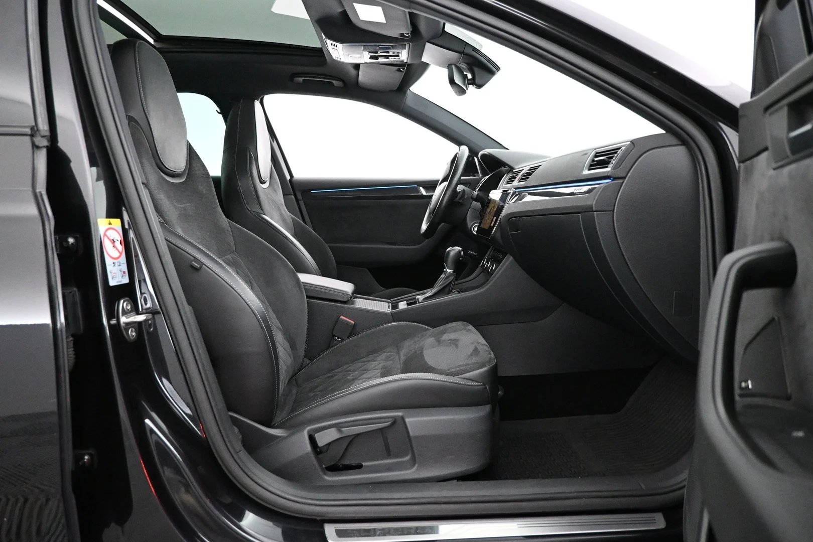 Car Image - 2nls6fmFmGVwlucJrU97LZ