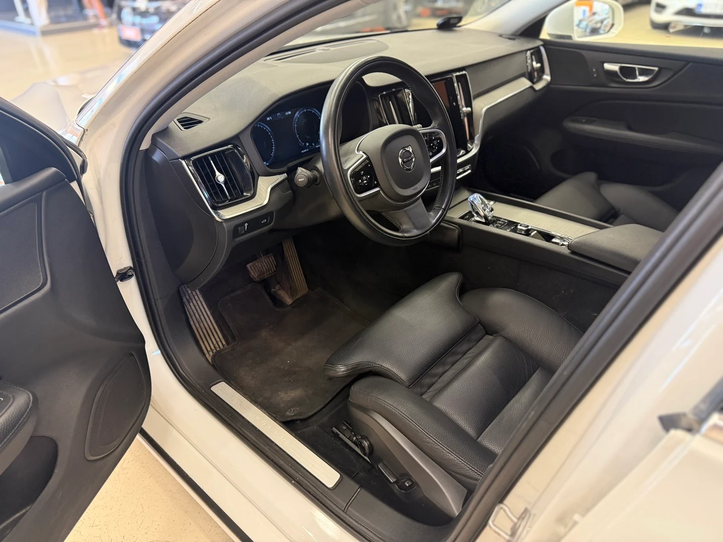 Car Image - 6utFcG3UBxE47m8UVuuAfJ