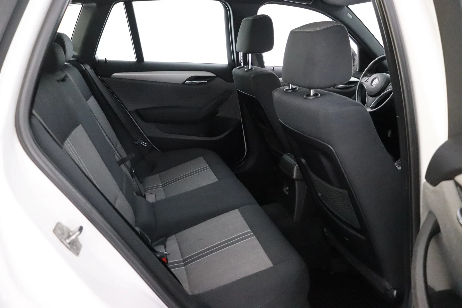 Car Image - 6tUGxy6N7H0krsDKFTxdGL