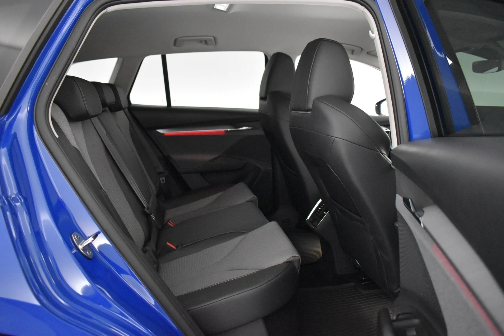 Car Image - 5i2o4MurSwLpIOMPS8DGB0