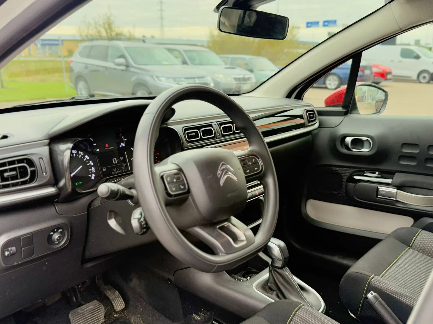 Car Image - 1yNFGpDf25JD4jSsqbB360