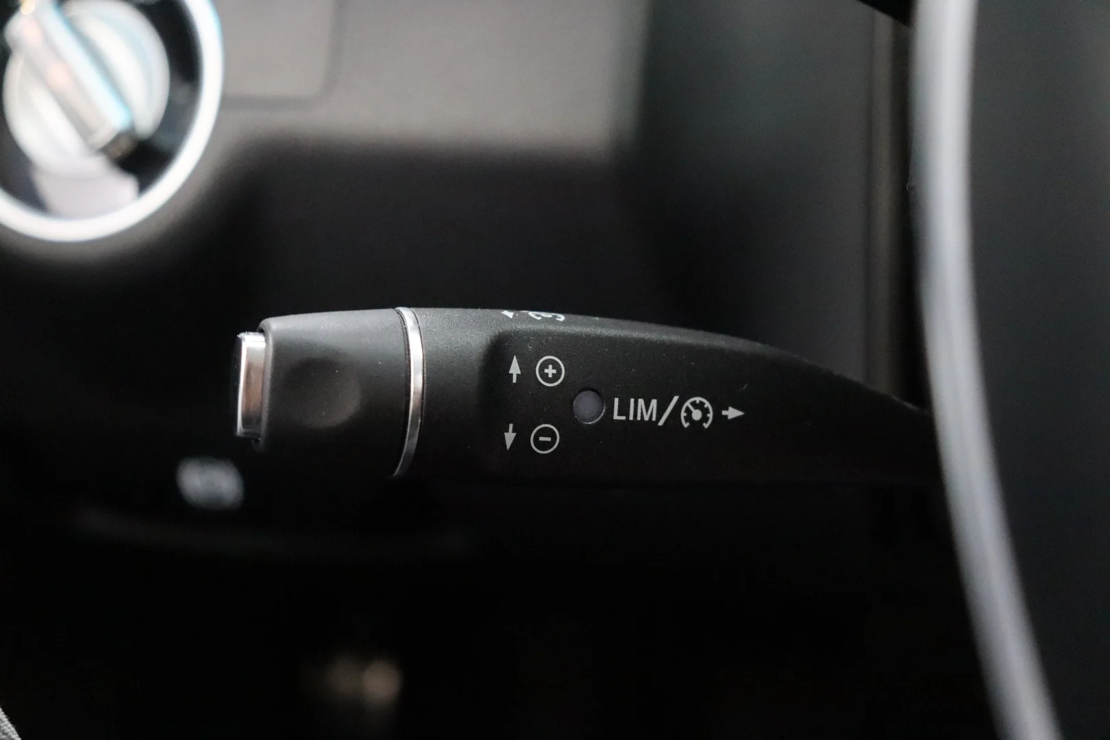 Car Image - 1NJW1mhXEhOg6fGMWAPQ9i