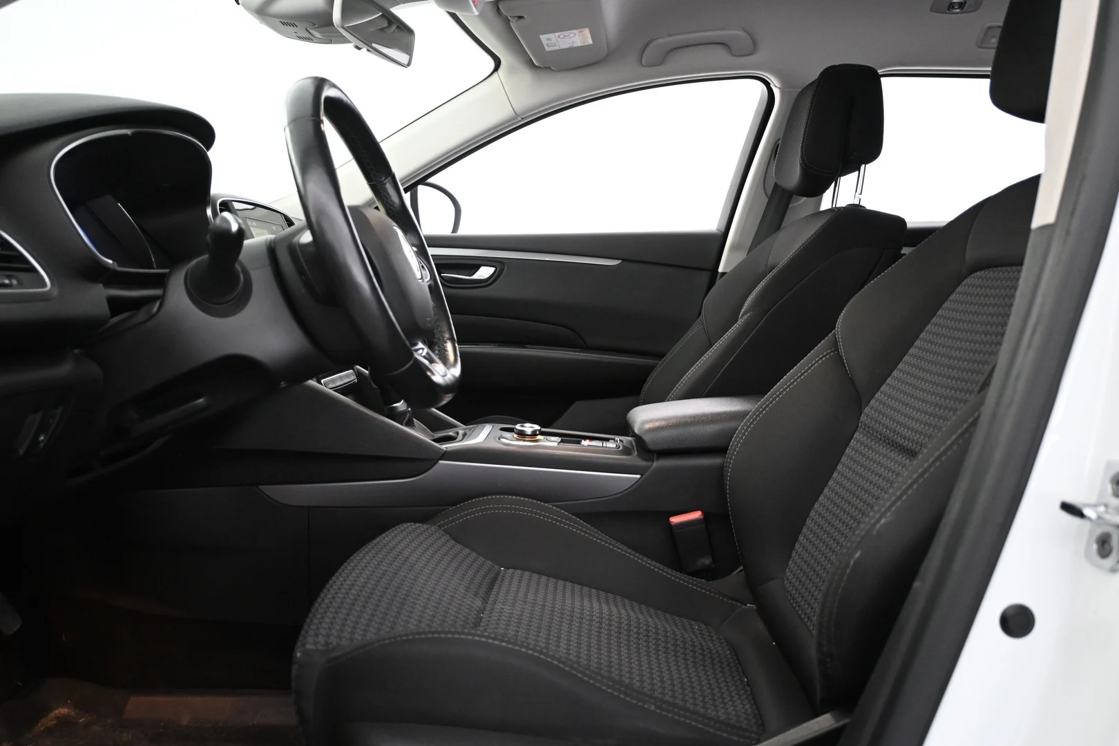 Car Image - W8O3s0q0NZBwlIDG5KRPp
