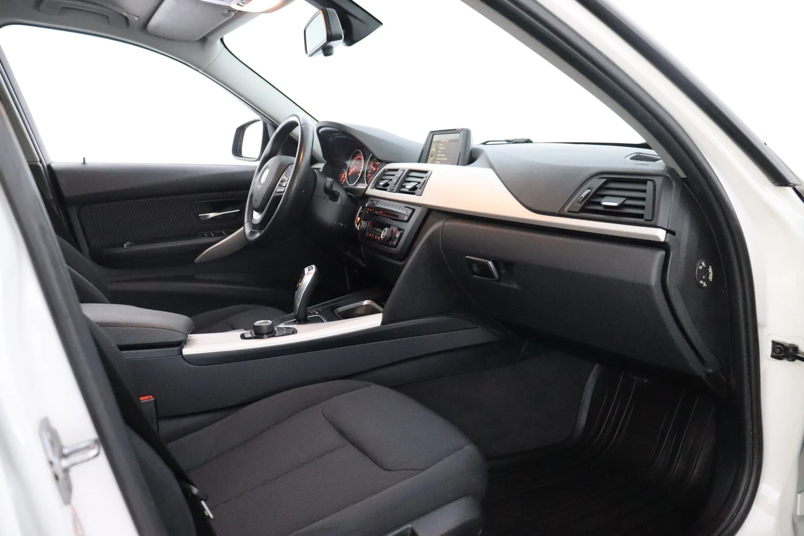 Car Image - BovnfXqaOtPt6O6tpQ6cM