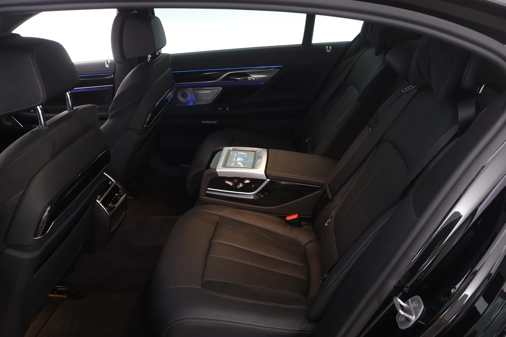 Car Image - liVEyLGqy73B1bmfjZ2No