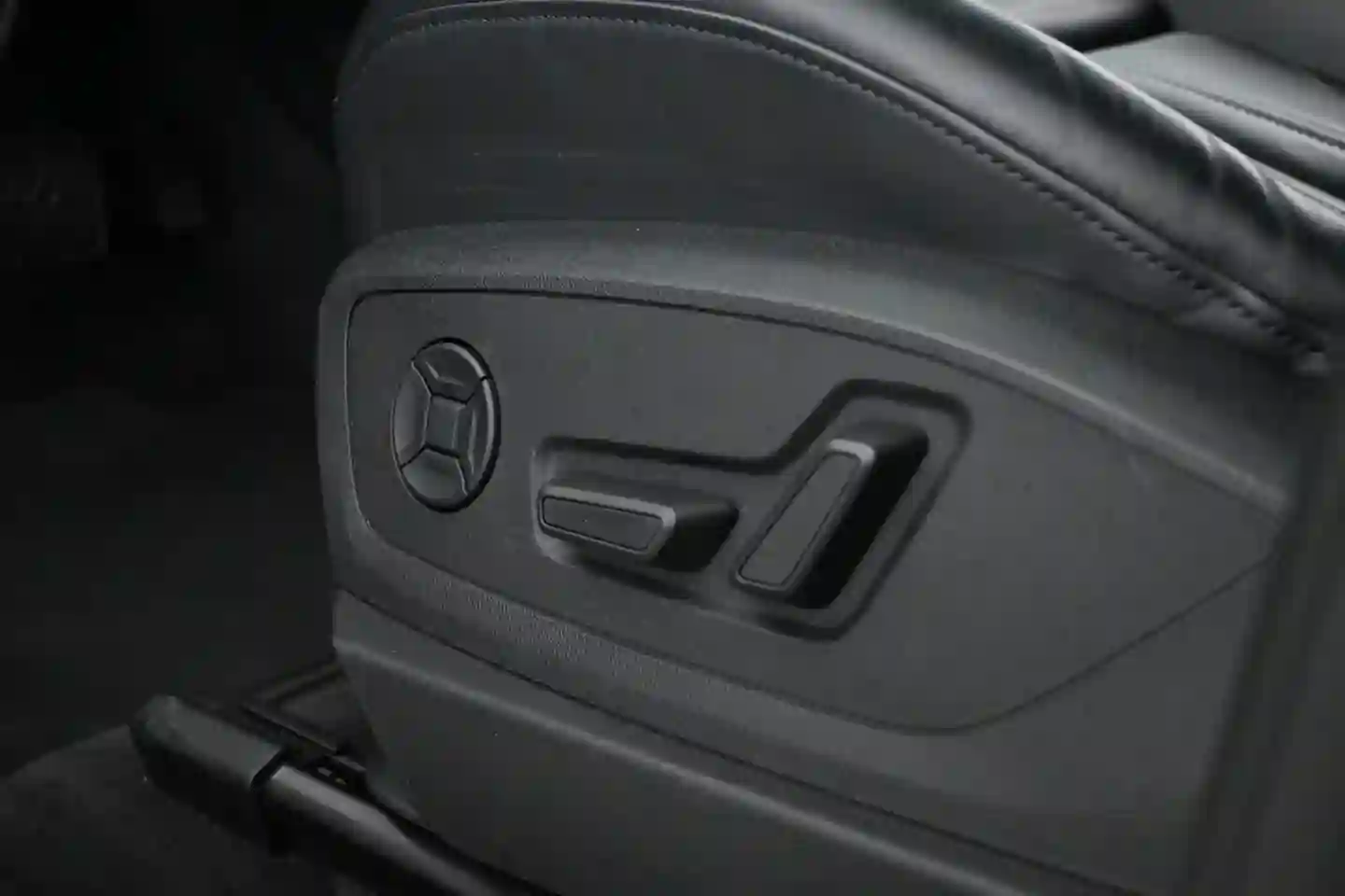 Car Image - 6E8VGmBzF9pgoyVEpYvRcu