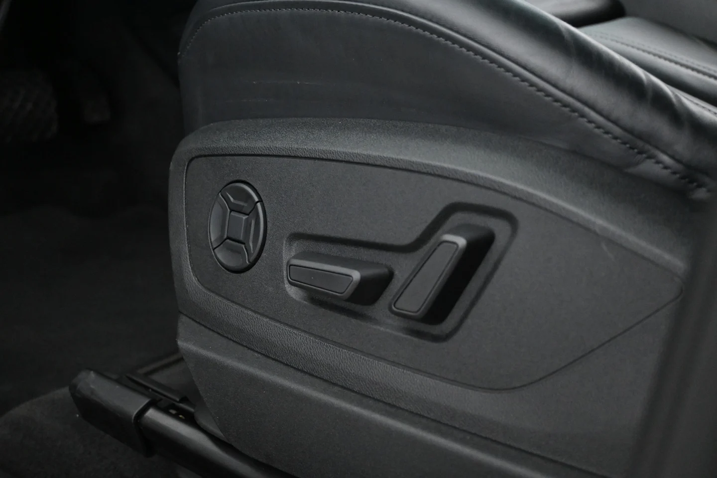 Car Image - 6E8VGmBzF9pgoyVEpYvRcu