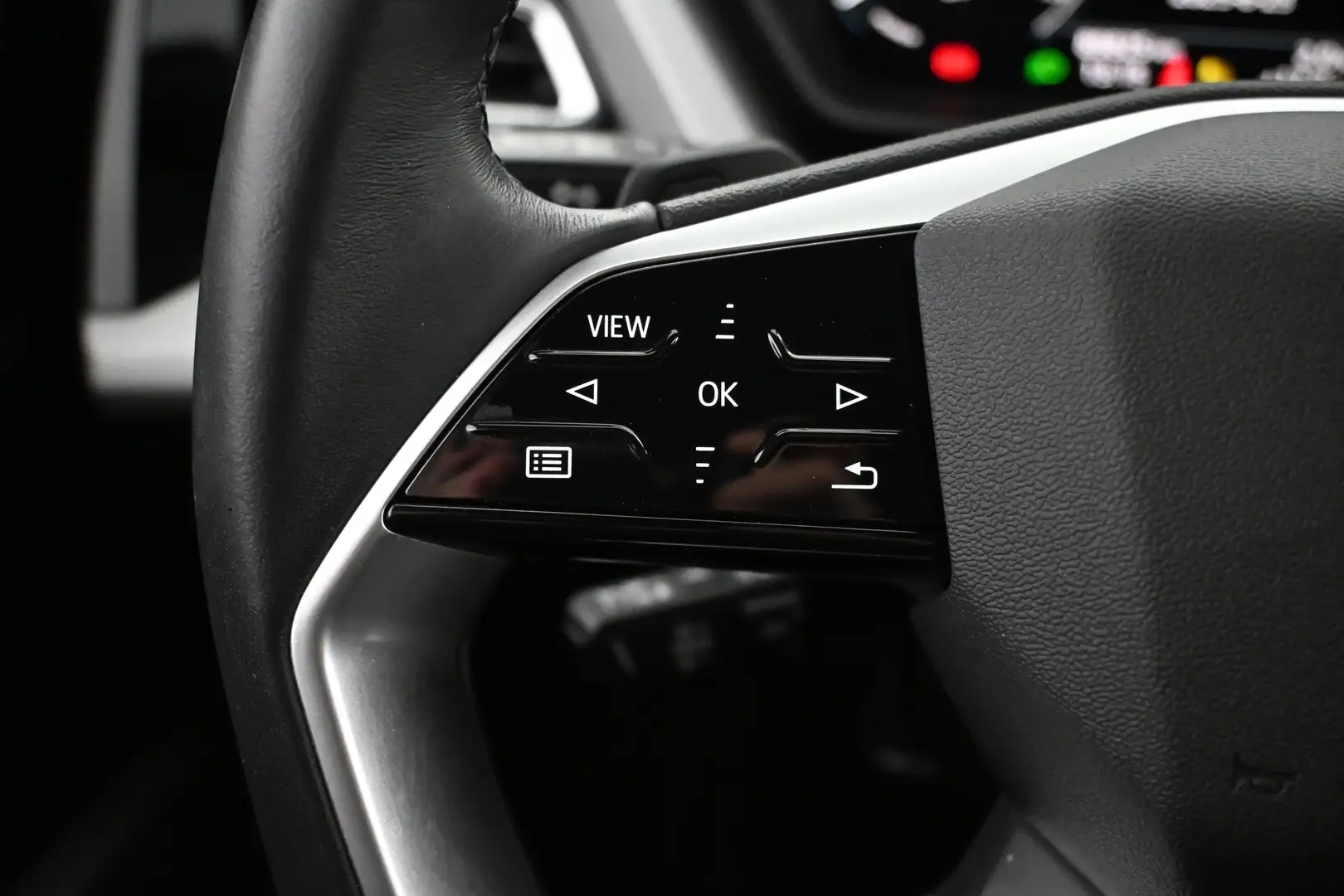 Car Image - 4v81kHMqxU1VzlkBV3450x