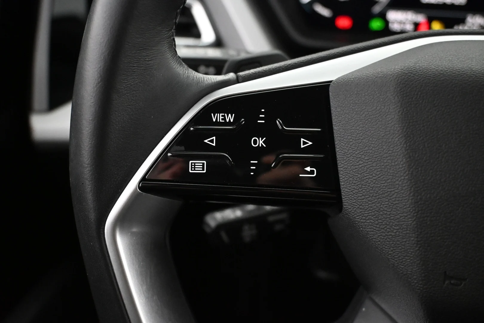 Car Image - 4v81kHMqxU1VzlkBV3450x