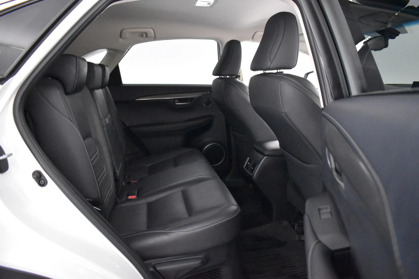 Car Image - 5LDkW0HM9KqIzTEA0MJ4PZ