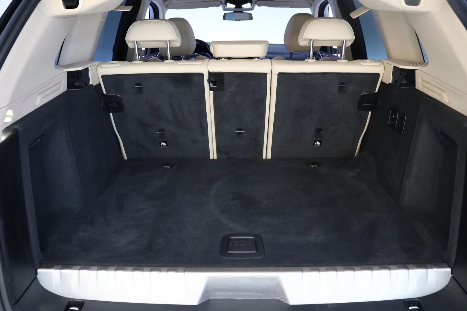 Car Image - VJ1n2UmIDqIPLtmAGFjMp