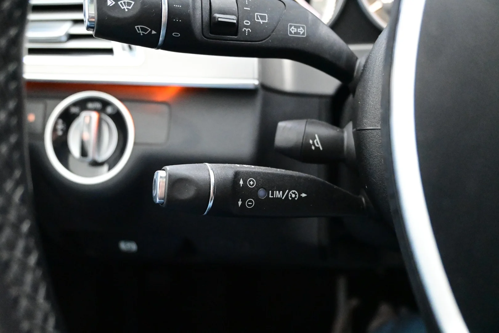 Car Image - 3lEzkn8TWHgHe0iuZiiuXx