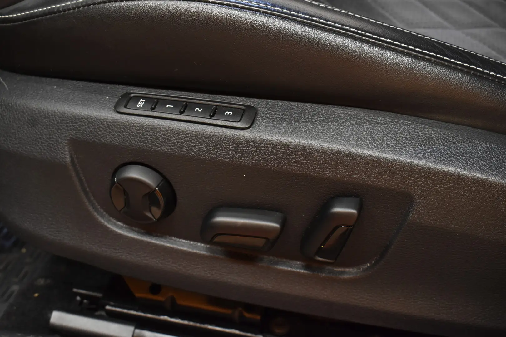 Car Image - 6WGns1QbJil9XA42HBp1dd