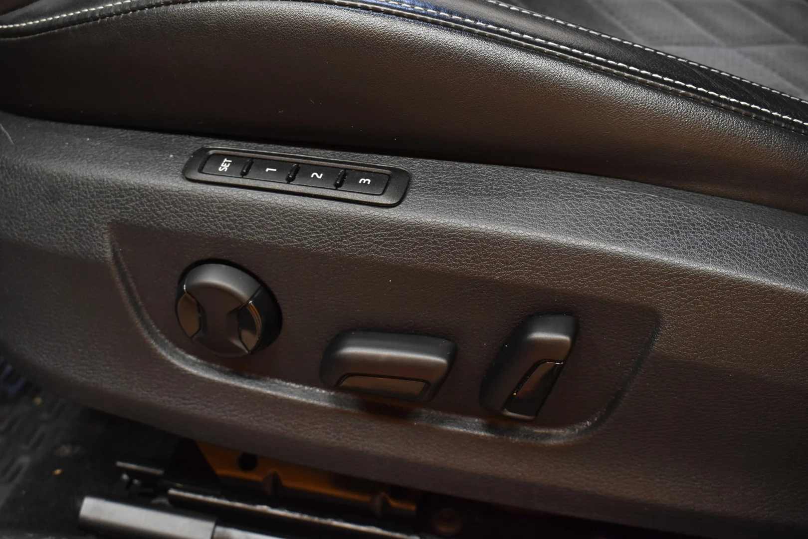 Car Image - 6WGns1QbJil9XA42HBp1dd