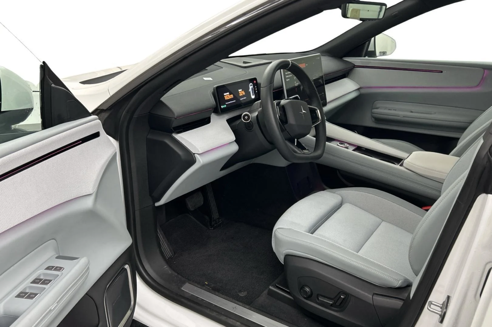 Car Image - 5WVTXmUU32FrWzZRMJwJpu