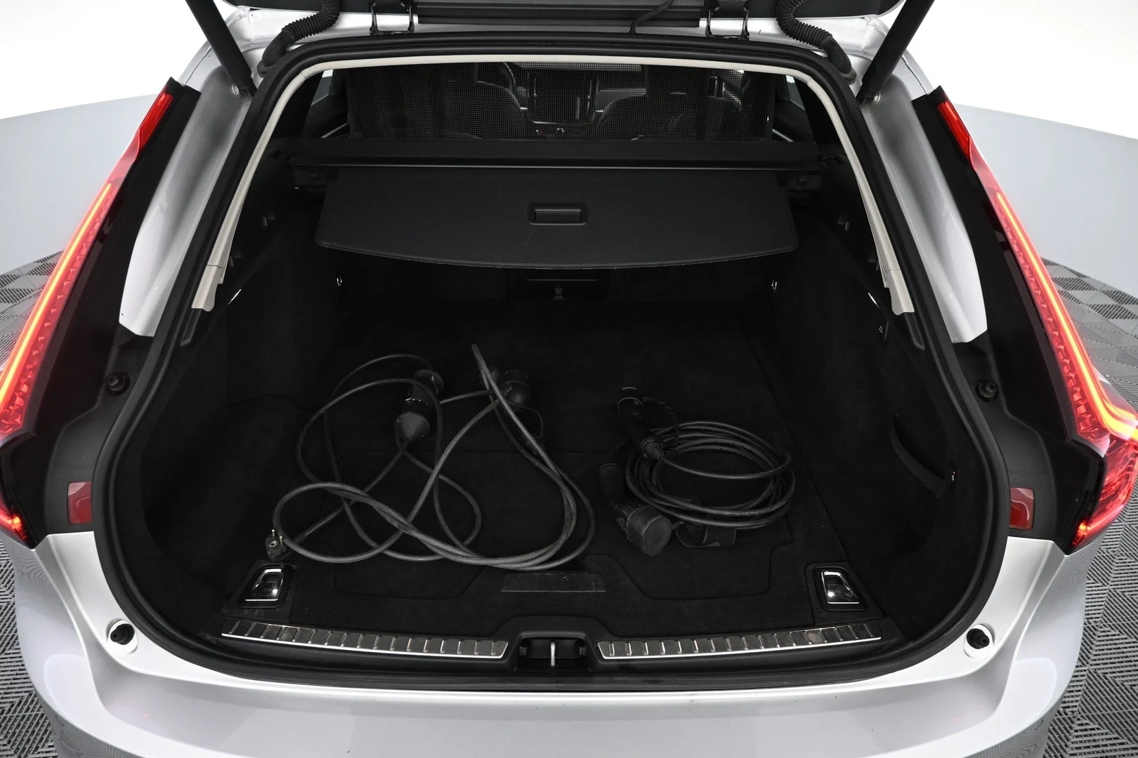 Car Image - 4naBzH1MrCn2zERTGVyjVO