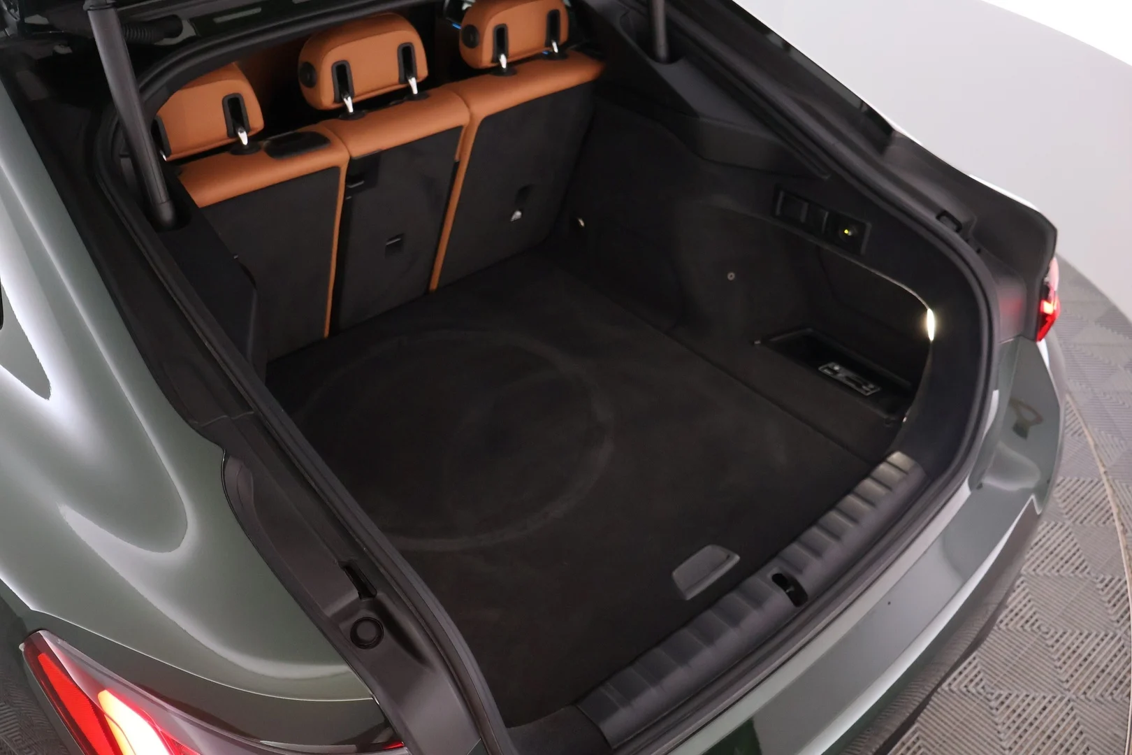 Car Image - 75q4TcbTJWwA5AR9stWAA4