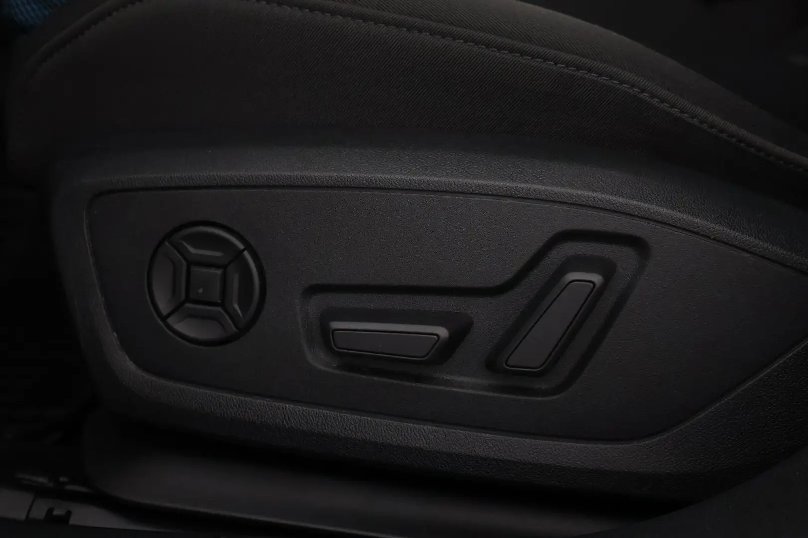 Car Image - 1LomsUUQURUHdsPwGOg7VA