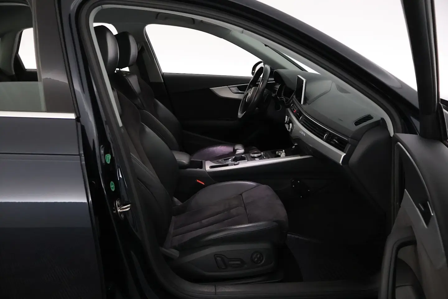 Car Image - 5wTSxuT0KcNUpLw5opb25e