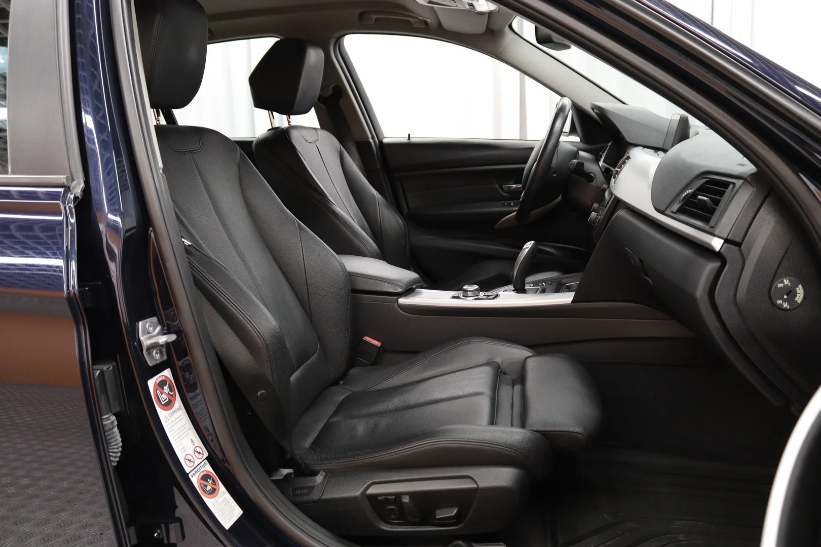 Car Image - Xvd42jxaVaFmPRf5fSVdh