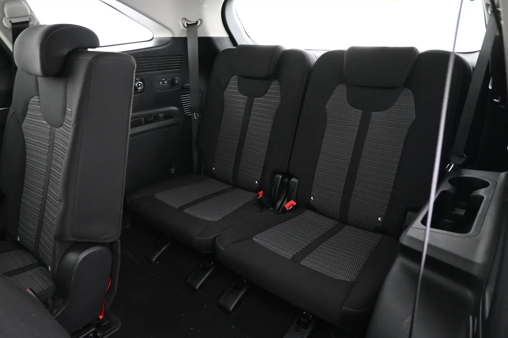 Car Image - 3P4PIMcS3LyDyEdvNjOeZu