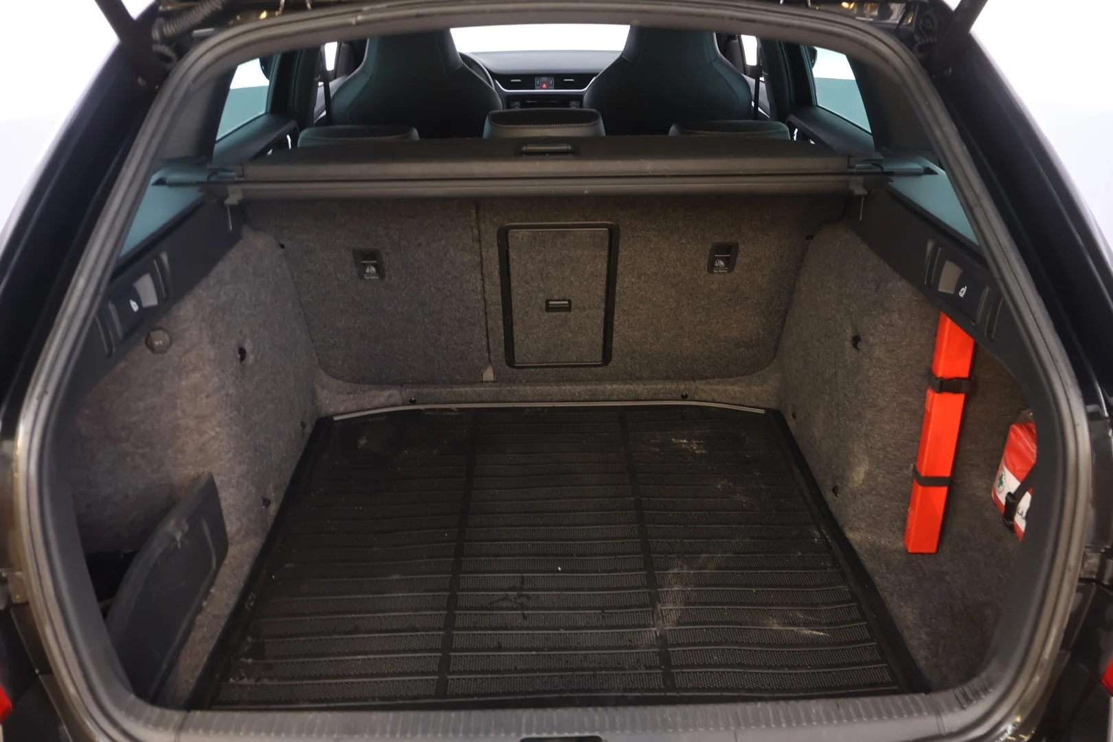 Car Image - 6DLW9VbWgCJzghilpQlvqi