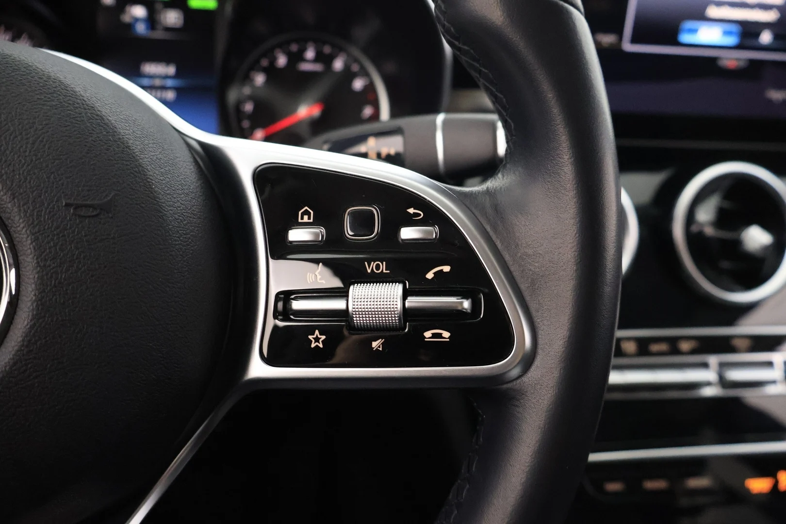 Car Image - 43f43dLUbCzLxHLRboyC0X