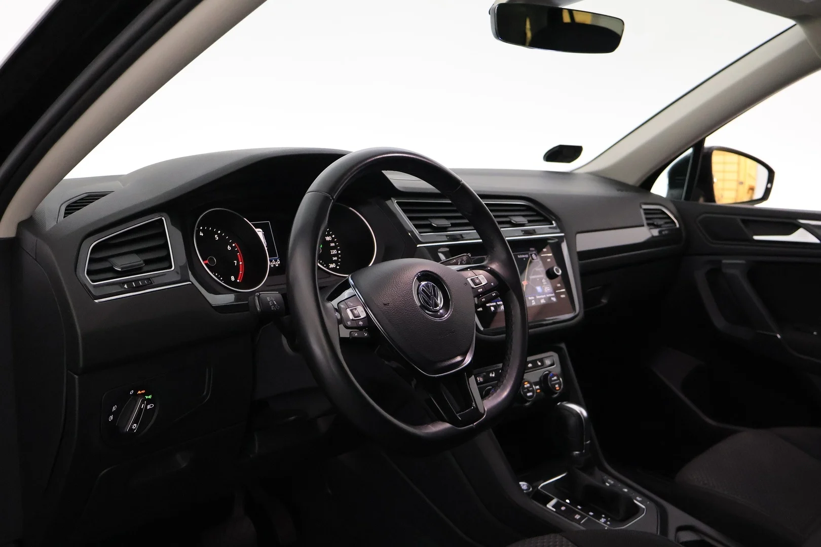 Car Image - 5k3LdbnYwJOQHCjvZtarVJ