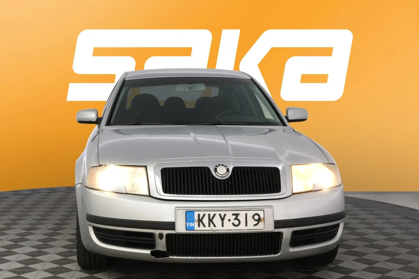 Car Image - 3P8L5yaBw9gZ9ePJKQHSRh