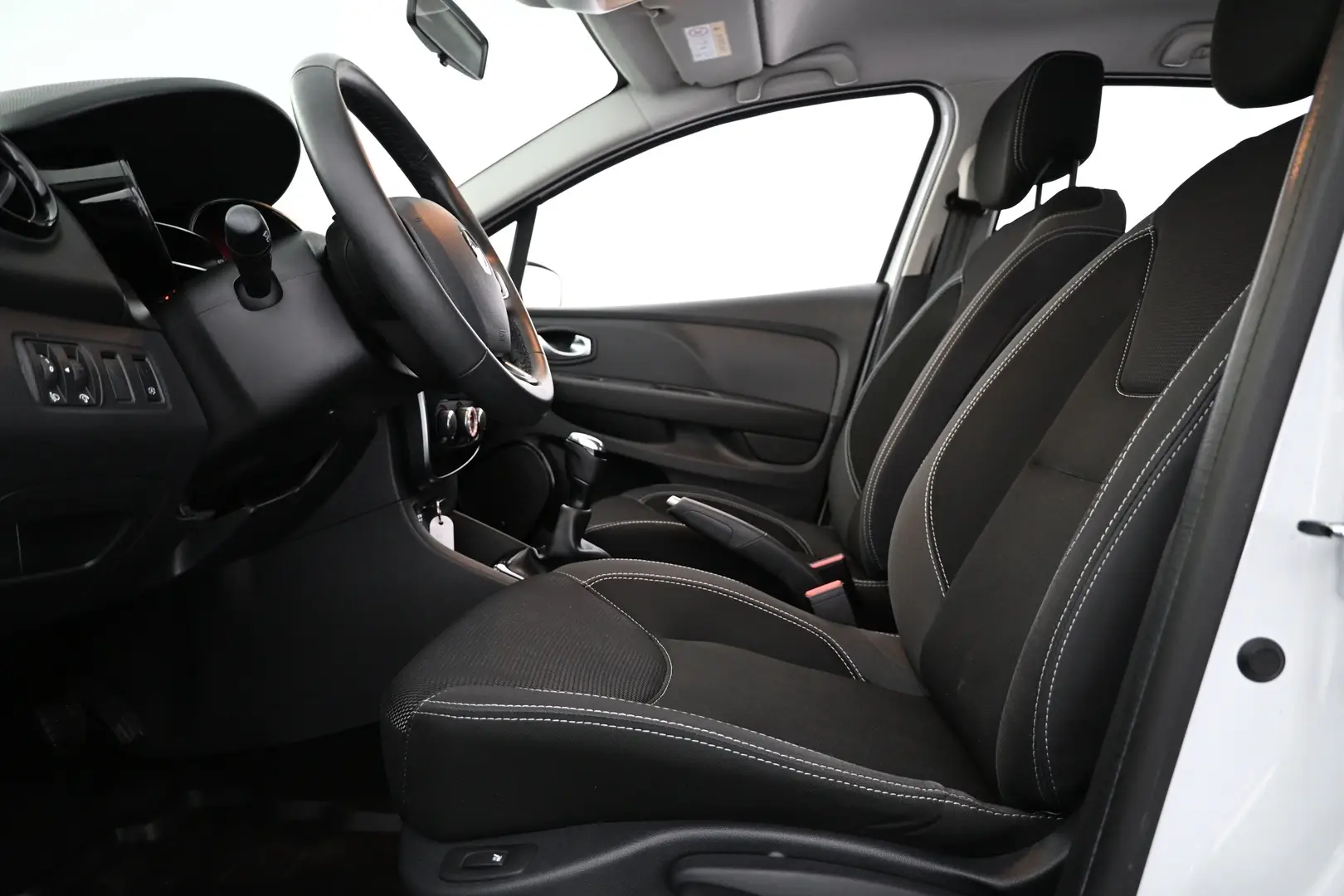Car Image - 6Y05SVGcsh1BhMNandMOzw