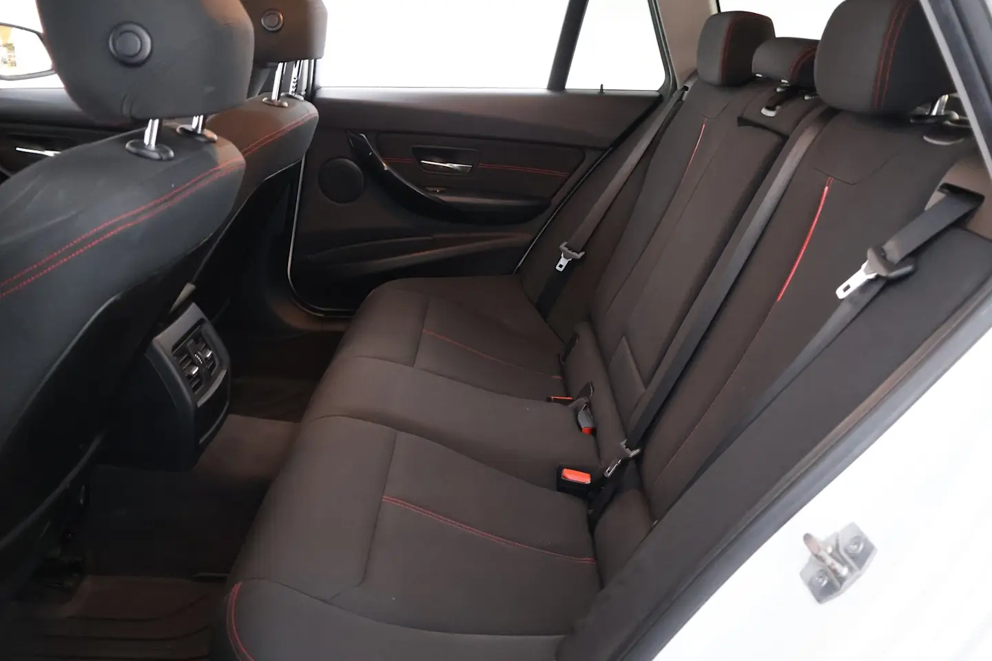 Car Image - 1hXmMYF85YESook5btj8TR