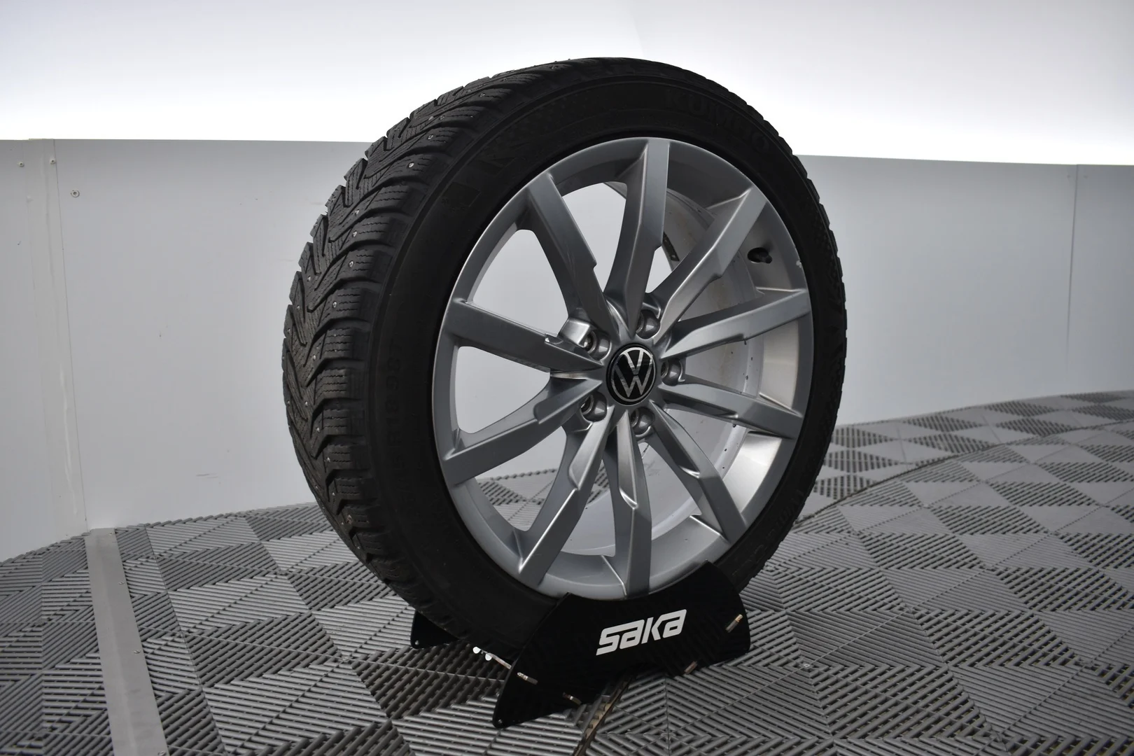 Car Image - 369VRJdeJZAlkSJy7P0O4N