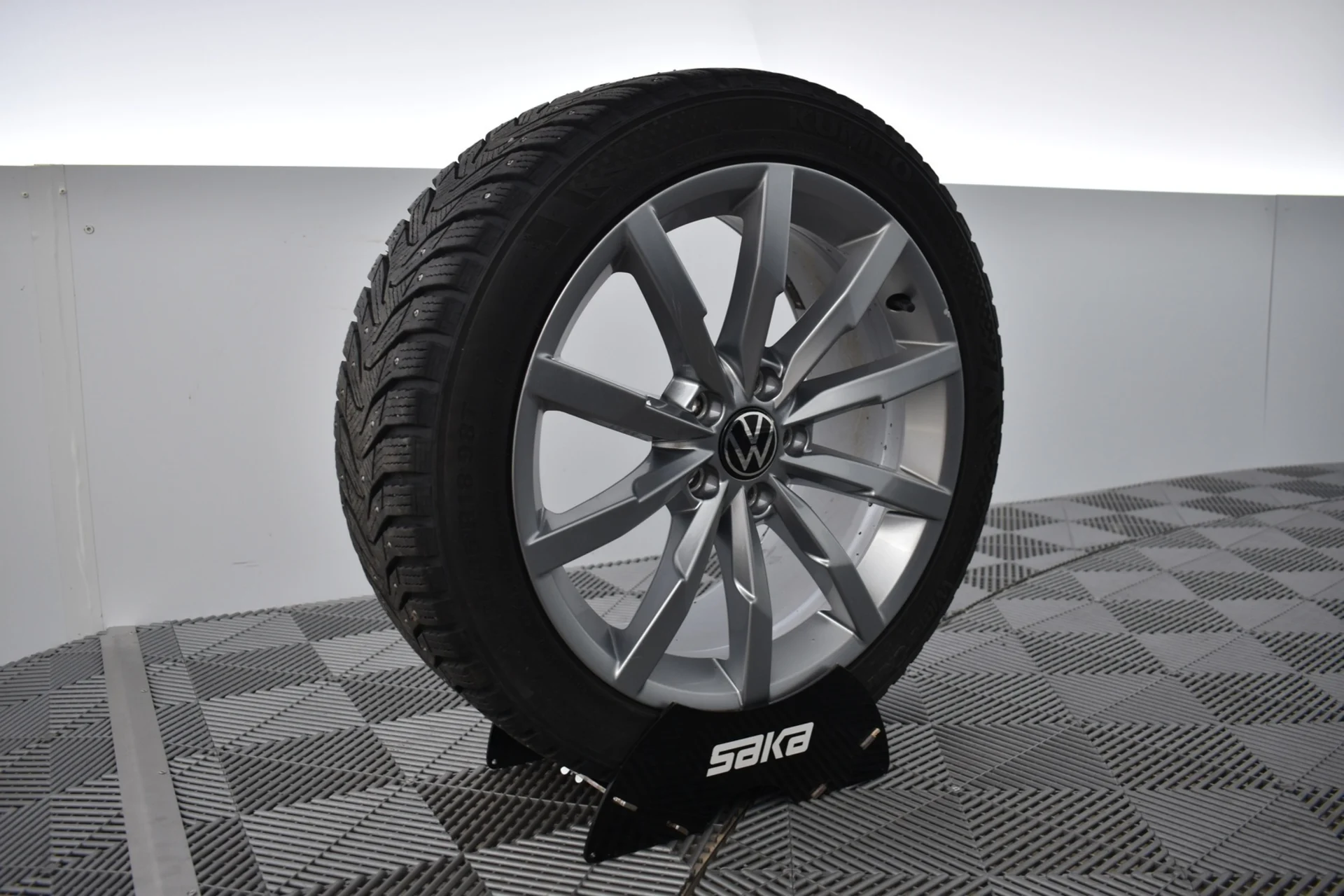 Car Image - 369VRJdeJZAlkSJy7P0O4N