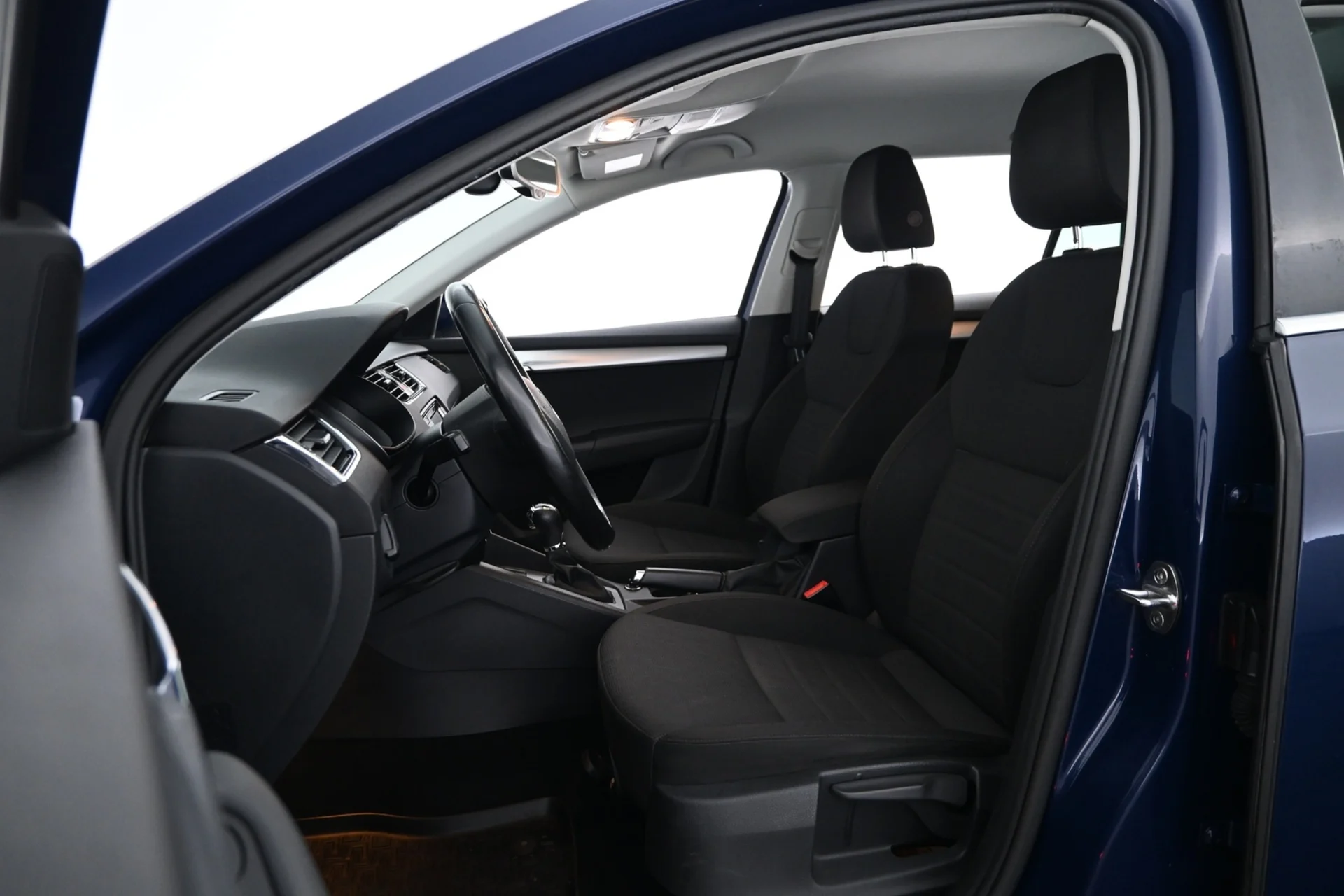 Car Image - 3xb2r0DNTAVQ2aTAB0mkCf