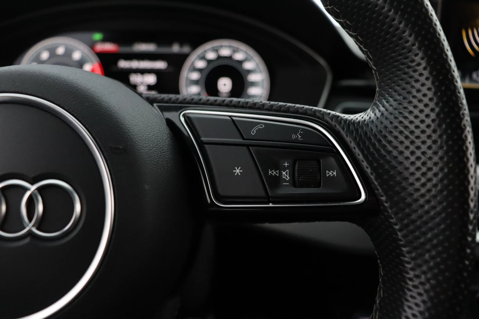 Car Image - 6m4IJN7eb8D6ebcQrba69Q