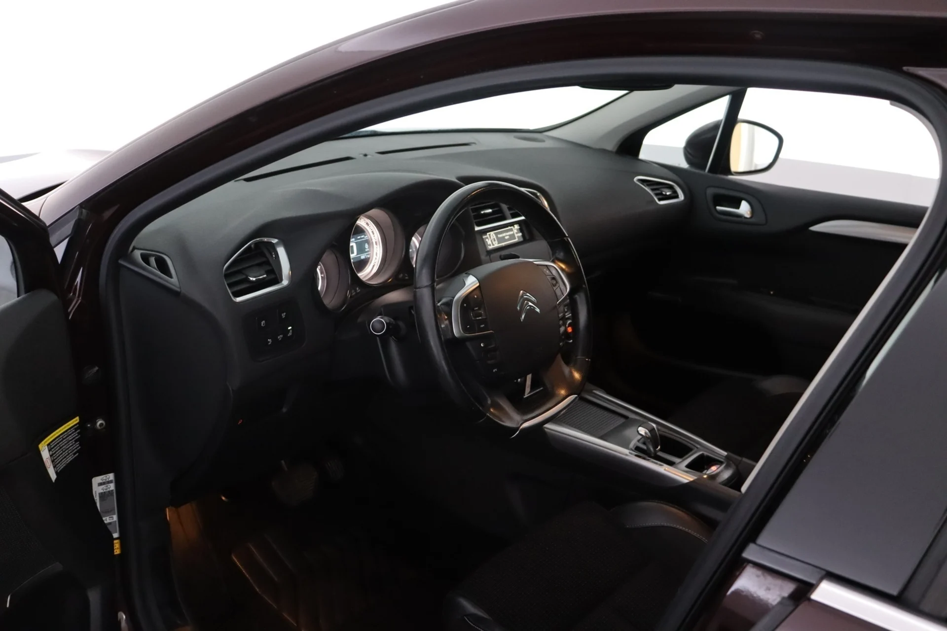 Car Image - 5dUZJCH8dMGuO7ZchzzMSZ