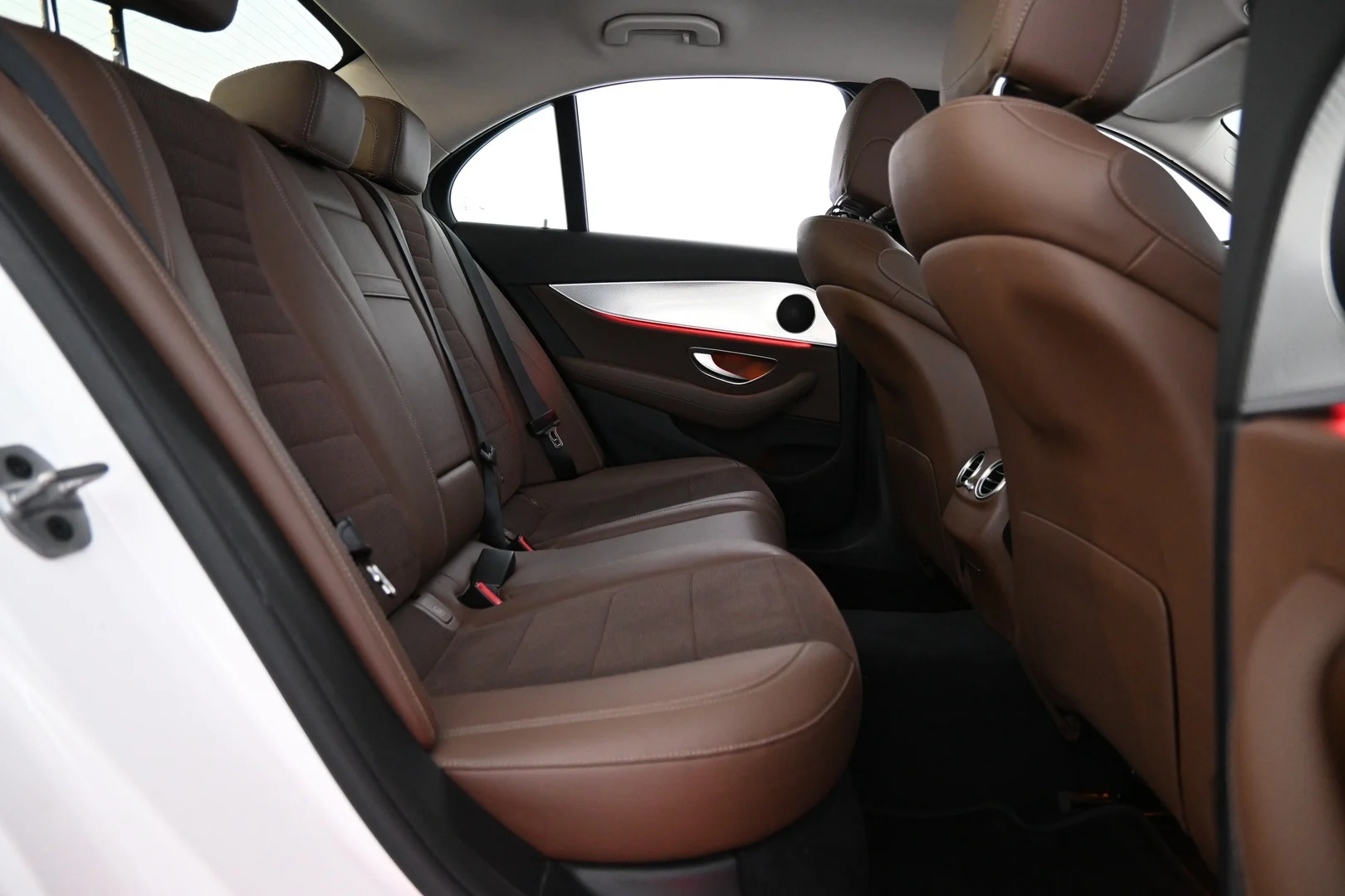 Car Image - T8gH8f9jcli69DSEADXZv