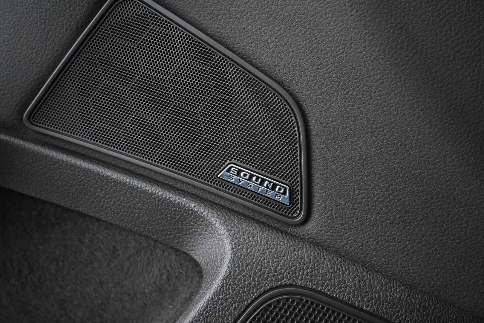 Car Image - 4PqUBEFuIqOX1wb4KdMMYB