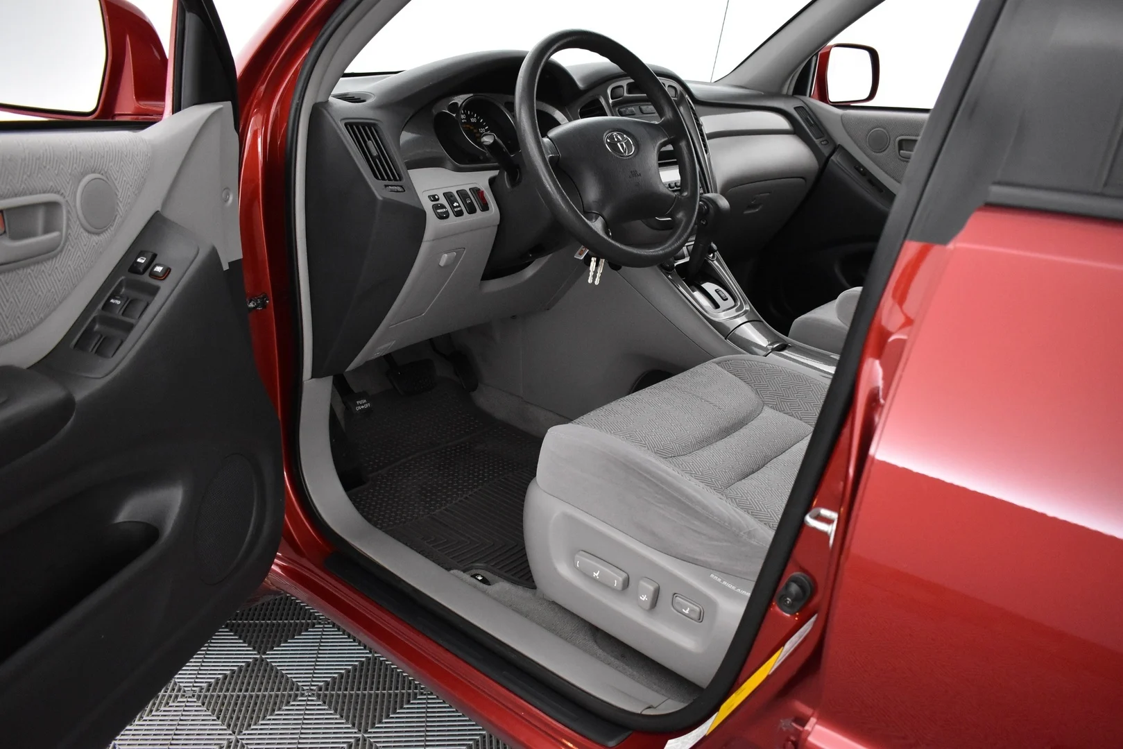 Car Image - 65RZ1QGwEvirsDgoSpUcqf